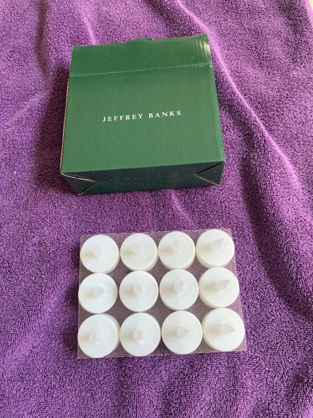 New in Box Jeffrey Banks Set 12 Flameless Multi color Tea Lights